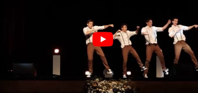 4 Teenager tanzen zu einem Song aus den 60ern – und blühen regelrecht auf, als die Musik sich ändert