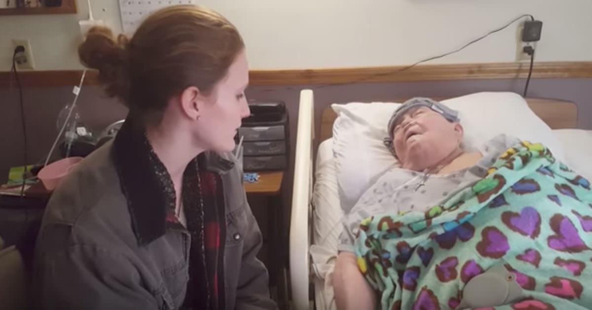 Krankenschwester schleicht ins Zimmer des Patienten – Sekunden später zeigt sich ihr wahres Gesicht	