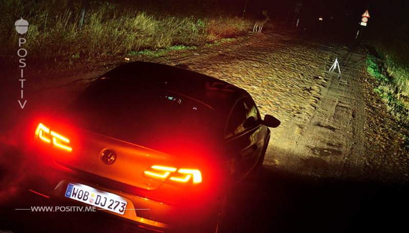 Polizei warnt: Wenn ein Auto mit angeschaltetem Fernlicht vor Ihnen parkt, müssen Sie schnellstens weg