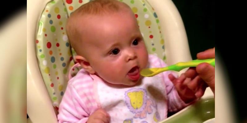 Dieses Baby isst Erbsen zum ersten Mal – dann sagt sie plötzlich ihre ersten Worte	