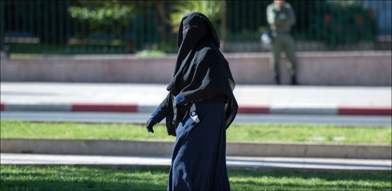 Frau wollte Niqab nicht abnehmen: Festnahme