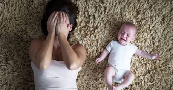 Überfordert, hilflos, kraftlos Mama Burnout: Du bist nicht alleine