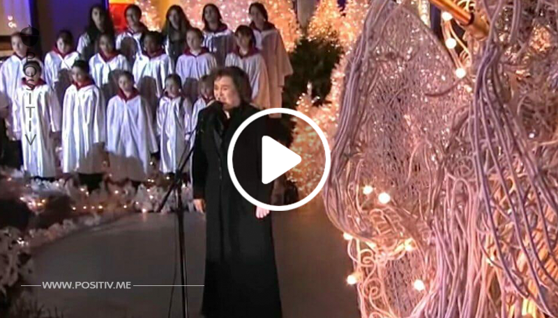Susan Boyle singt mit Chor Weihnachts Klassiker – sorgt bei jedem für Gänsehaut