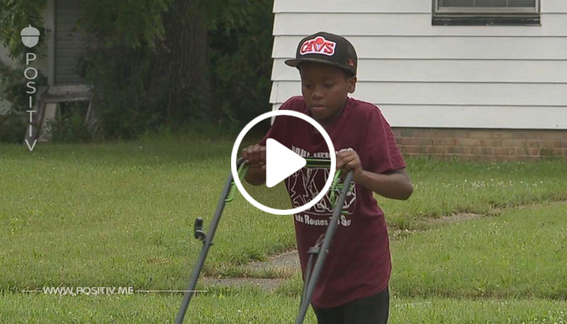 Kleiner Junge mäht versehentlich Gras von Nachbarn, die deshalb die Polizei rufen