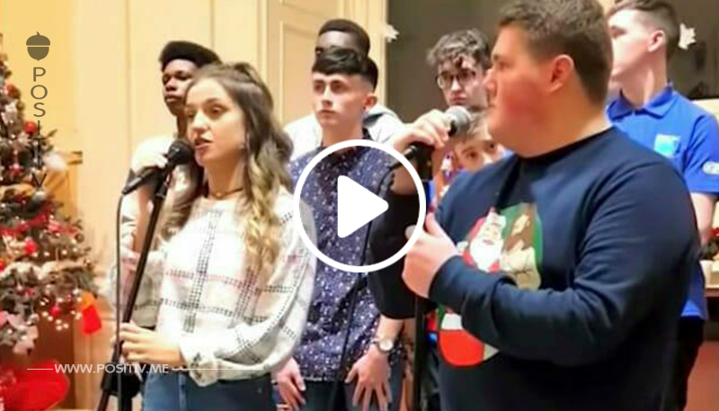 2 Teenager singen magisches Duett: Seht seine Reaktion, als das Mädchen den Mund aufmacht