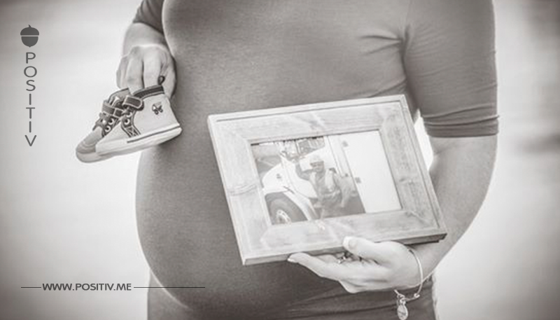 Schwangere Witwe stellt Fotos mit verstorbenem Mann nach.