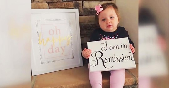 Lass uns das 21 Monate alte kleine Mädchen feiern, dass ihren Krebs im 4. Stadium besiegt hat