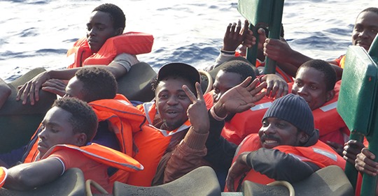 Libysche Küstenwache schlägt Alarm und attackiert NGOs