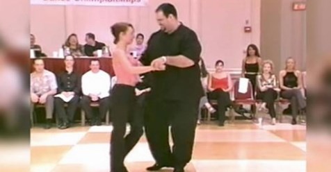 Video: Dicker Mann schlägt Konkurrenz bei Tanzwettbewerb