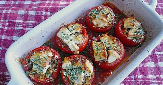 Gefüllte Tomaten auf griechische Art