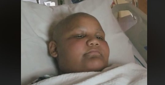 Geliebter 10 jähriger Junge verliert Kampf gegen seltene Form von Krebs   seine Familie bittet, für ihn zu beten
