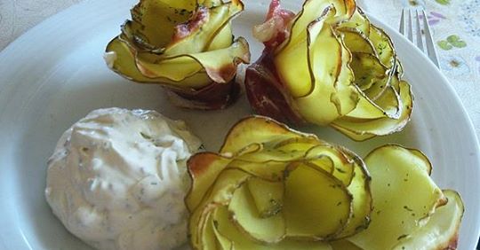 Kartoffelrosen mit Sour Cream Dip