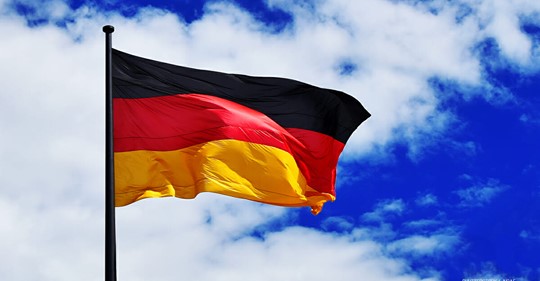 CDU fordert Deutschland Fahnen vor allen Schulen