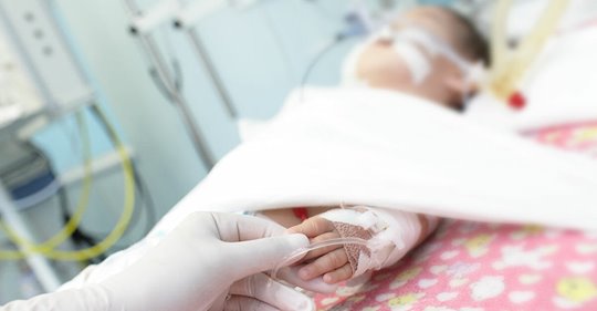 2-Jähriger leidet an schwerer Krankheit, Spritze für 2 Millionen Euro wird verweigert – er ist 4 Tage zu alt