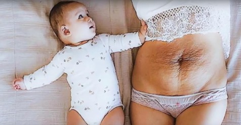 Fünffache Mutter, die online ein Foto ihres Bauches postete, um die wahre Schönheit der Mutterschaft zu zeigen, erhält enorme Unterstützung
