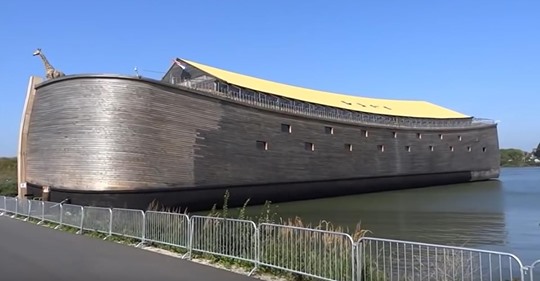 Zimmermann verbringt 20 Jahre damit, eine massive, lebensgroße Nachbildung der Arche Noah zu bauen