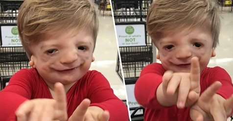 Emotionaler Moment: Zweijähriger zeigt seiner Mutter mit Zeichensprache das erste Mal „Ich liebe dich“