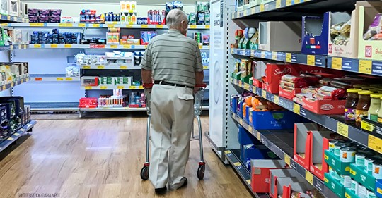 Rentner darf nicht mit seinem Rollator in Supermarkt: „Einkauf nur mit Einkaufswagen“