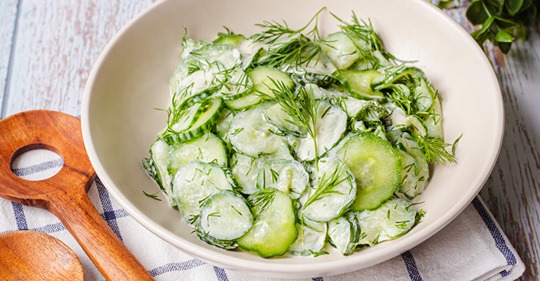 Gurkensalat mit saurer Sahne