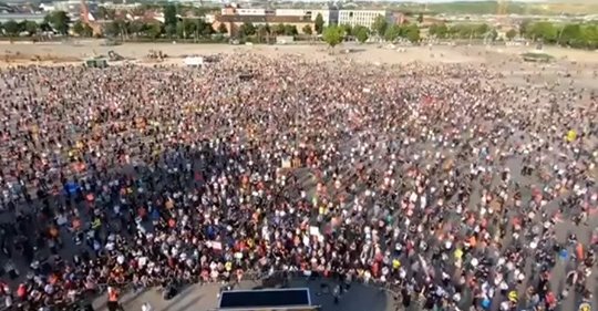 Stuttgart: 500.000 Anmeldungen für Corona-Demo