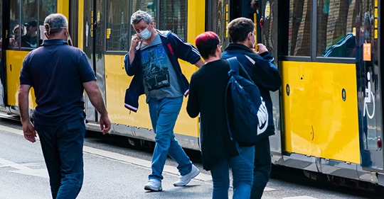 Keine Corona-Kontaktbeschränkungen mehr in Berlin – Bußgeld von 50-100 Euro für Fahrgäste, die keine Maske tragen