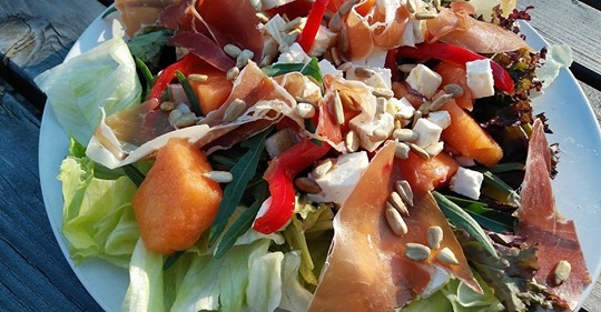 Melonen - Salat mit Rucola und Parmaschinken