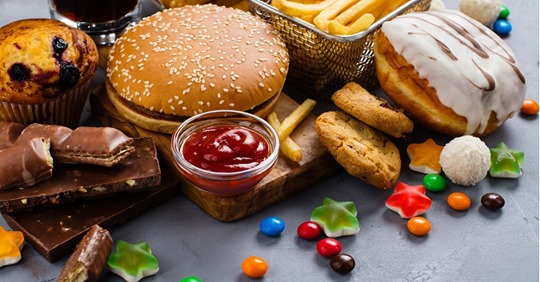 Kampf gegen Übergewicht: Grüne fordern weitgehendes TV-Werbeverbot für Junk-Food