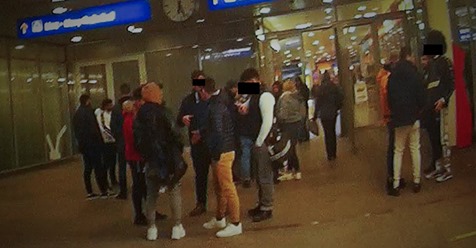 Täglicher Migrantenterror am Bahnhof Linz: Raub, Körperverletzung