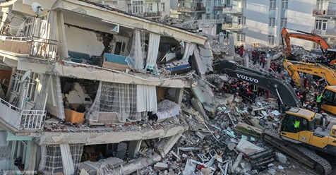 Kleines Mädchen (3) nach 65 Stunden aus Erdbeben-Trümmern gerettet