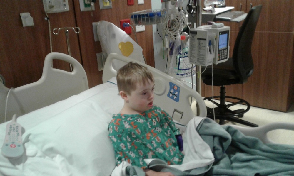 7-jähriger Junge mit Down-Syndrom kann feiern – er hat nach drei Jahren Kampf den Krebs besiegt