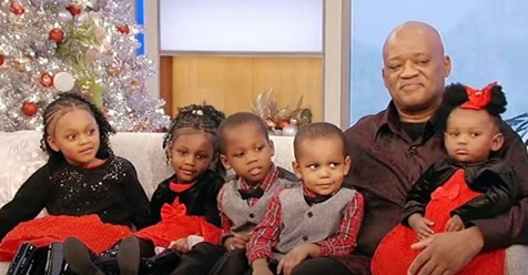 Ein alleinerziehender Vater adoptiert fünf Geschwister unter sechs Jahren, um sie gemeinsam großzuziehen