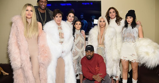 Trotz Shitstorm: Kardashian Jenner Clan will Xmas Party