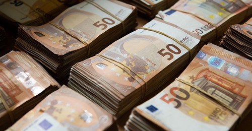 Schluss mit riesigen Barzahlungen: EU Kommission plant Obergrenze von 10.000 Euro