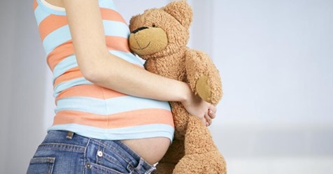Britin lässt sich Eierstöcke entfernen - doch kurz vor OP wird Schwangerschaft entdeckt