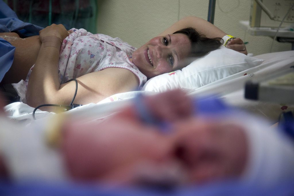 Mutter bringt ihr großes Baby per Kaiserschnitt zur Welt – bei dem Gewicht war auch nichts anderes möglich