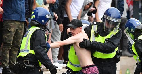 Frust der englischen Fans schlägt in Gewalt und Rassismus um: Polizei nimmt 49 Personen fest
