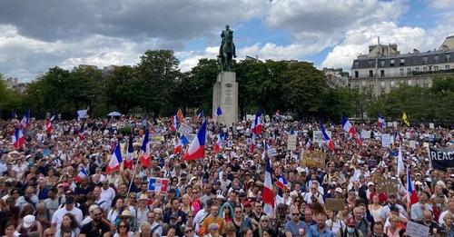 Massenproteste in Frankreich gegen Gesundheitpass