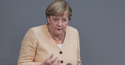 Wahlkampf im Bundestag: Merkel wirbt offensiv für Laschet und kassiert Buhrufe