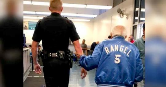 Großzügiger Polizist kommt einem 92 jährigen Mann zur Hilfe, der aus der Bank gejagt wurde, weil sein Ausweis abgelaufen ist