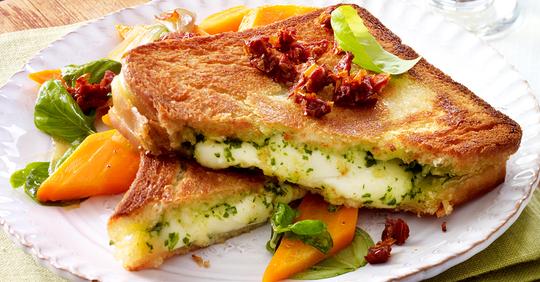 Mozzarella-Pesto-Sandwich