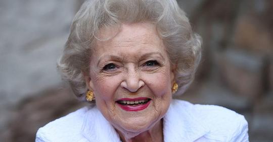 Mit 99 Jahren lebt Betty White in einer luxuriösen kalifornischen Villa