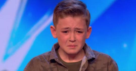 Autistischer Junge performt einen Michael Jackson Hit perfekt und die Juroren bringen ihn zu Tränen