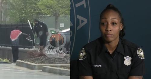 Polizistin wird gefilmt, wie sie Obdachlosem Stiefel schenkt