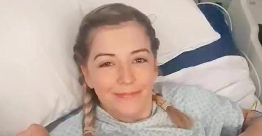 23 jährige Frau ist teilweise gelähmt, nachdem sie einen Schlaganfall erlitt, weil sie ihren Nacken gestreckt hatte