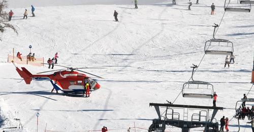 Mitten in Deutschland: Junge (8) stürzt aus Ski-Gondel