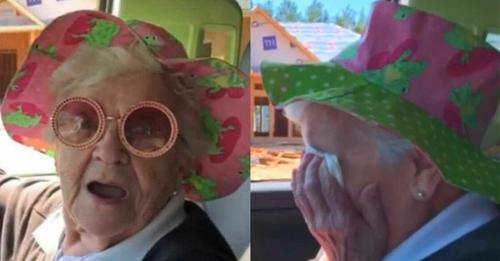 Mann baut sein Haus für 88-jährige Oma um – sie ist zu Tränen gerührt