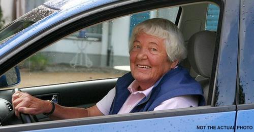 Mit 73 Jahren arbeitet sie acht Stunden am Tag als private Fahrerin: „Ich liebe es zu reisen, für mich ist Fahren therapeutisch“