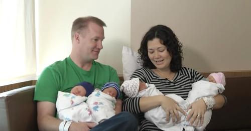 Schwestern brachten am selben Tag Zwillinge zur Welt und alle vier Babys haben dieselben Eltern
