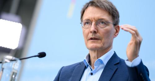 Gesundheitsminister Lauterbach mit Blick auf Herbst: 'Vierte Corona Impfung für alle anbieten'