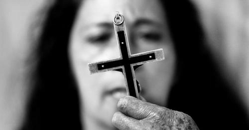 Priester über Teufelsaustreibungen: 'Die meisten brauchen keinen Exorzismus, sondern eine Therapie'